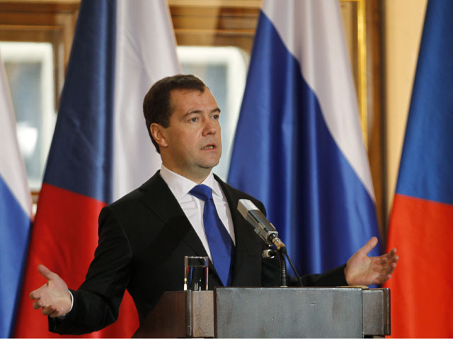 Президент России Дмитрий Медведев вслед за премьером Путиным впервые прокомментировал нарастающие протестные настроения россиян