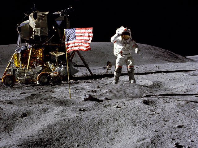 За последний год из хранилищ NASA бесследно пропало два десятка образцов лунного грунта, доставленных американскими астронавтами на Землю