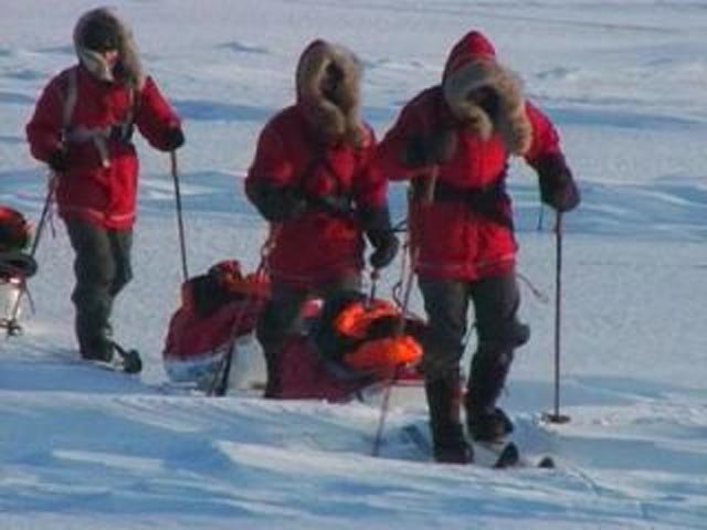 Шестнадцатилетняя британская школьница Амелия Хемплмен-Адамс стала самым юным человеком, совершившим лыжный переход к Южному полюсу. Девочка принимала участие в экспедиции, которой руководил ее отец, опытный полярник Дэвид Хемплмен-Адамс