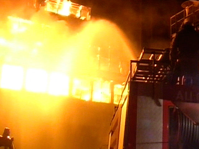 Крупный пожар на складе на северо-западе Москвы