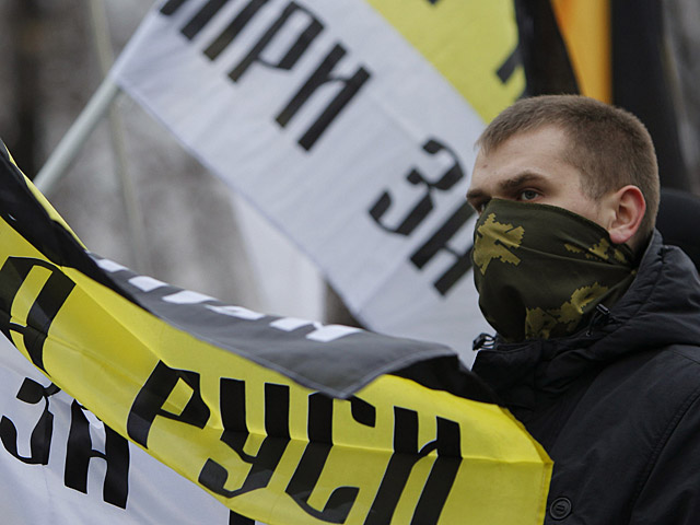 Марш и митинг петербуржских националистов против "этнической преступности" в воскресенье прошли без серьезных нарушений закона