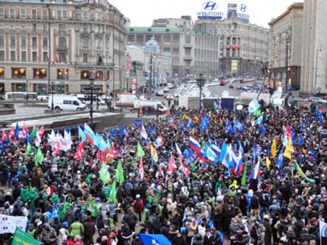 В понедельник на Манежной площади в Москве состоялся митинг в поддержку кандидатуры премьер-министра РФ Владимира Путина на президентских выборах, которые пройдут в марте 2012 года