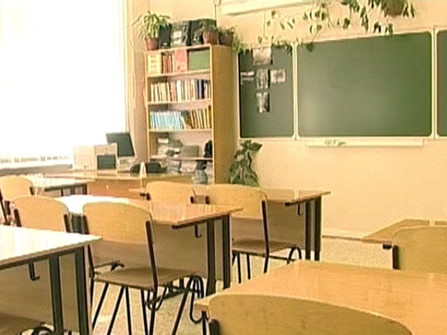 На образцового преподавателя московской школы муж написал заявление, обвинив учительницу в жестоком избиении собственного ребенка
