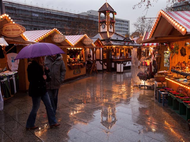В Берлине ищут "Деда Мороза", который угощает отравой посетителей новогодних ярмарок: 10 жертв