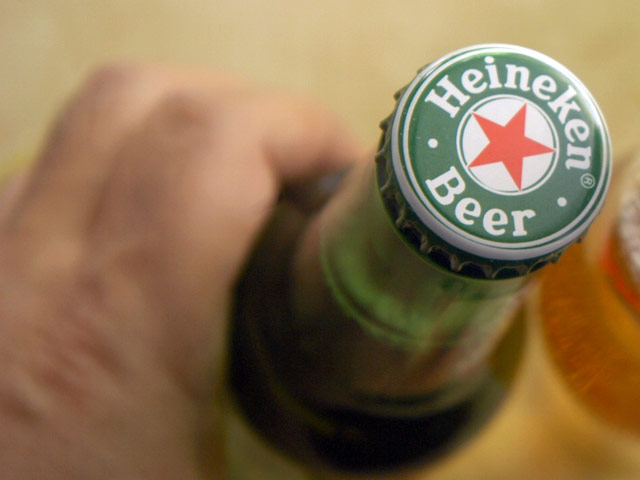Работники завода Heineken в Петербурге 15 декабря проведут забастовку, остановив производство пива ровно на сутки. Пивовары хотят привлечь внимание руководства к постоянным нарушениям Трудового кодекса на предприятии