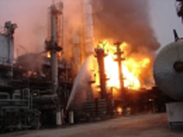 На Ставрополье в городе Будденовске произошли взрыв и пожар на заводе пластмасс