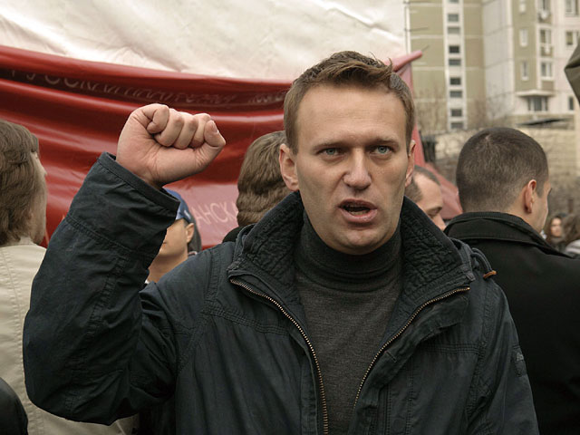 Часть делегатов партийного съезда "Яблока", который пройдет в ближайшее воскресенье, намерена предложить остальным партийцам выдвинуть кандидатом в президенты России на выборах-2012 известного блоггера Алексея Навального