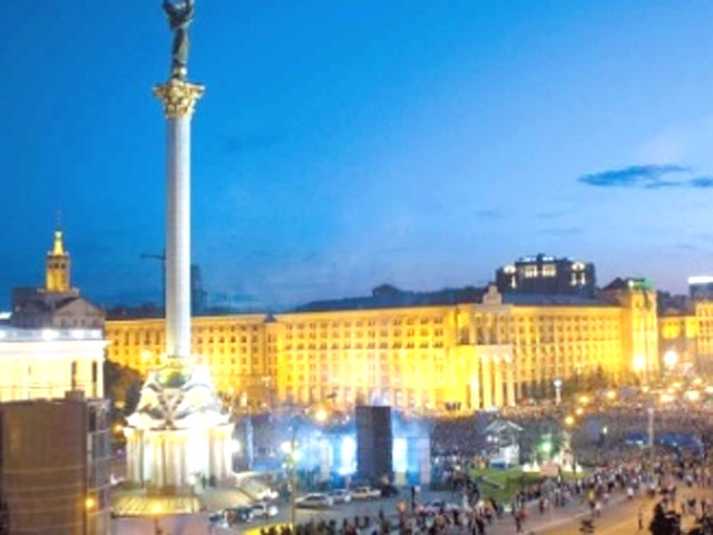 Центр Киева во время проведения чемпионата Европы 2012 года станет крупнейшей в Европе фан-зоной. Уже подписано соответствующее соглашение между городской администрацией и генеральным оператором по обустройству и управлению официальной фан-зоной