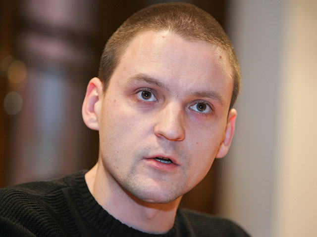 Оппозиционер Сергей Удальцов, отбывающий административный арест, госпитализирован в реанимацию в критическом состоянии, сообщила его супруга Анастасия