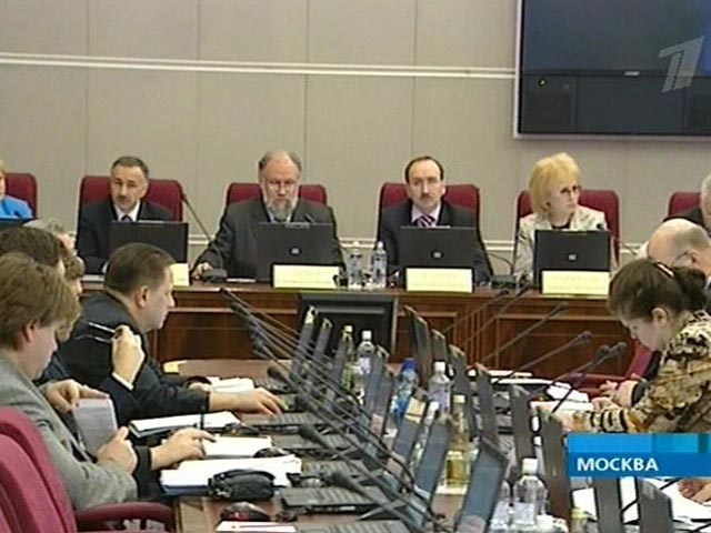 Центральная избирательная комиссия России в понедельник утвердила окончательный список депутатов Государственной думы шестого созыва