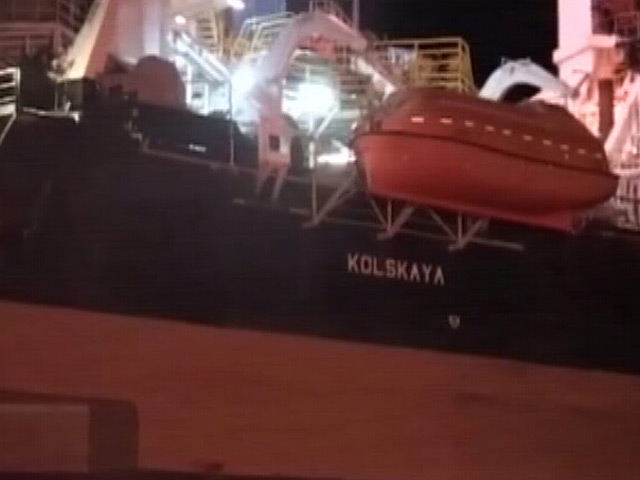 В Охотском море в районе крушения буровой платформы "Кольская" из воды извлечено 11 тел погибших, девять из них опознаны по находившимся при них паспортам