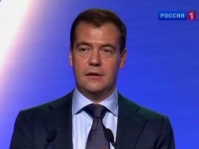 Медведев поздравил "чекистов" с профессиональным праздником: что бы ни говорили, они работают хорошо