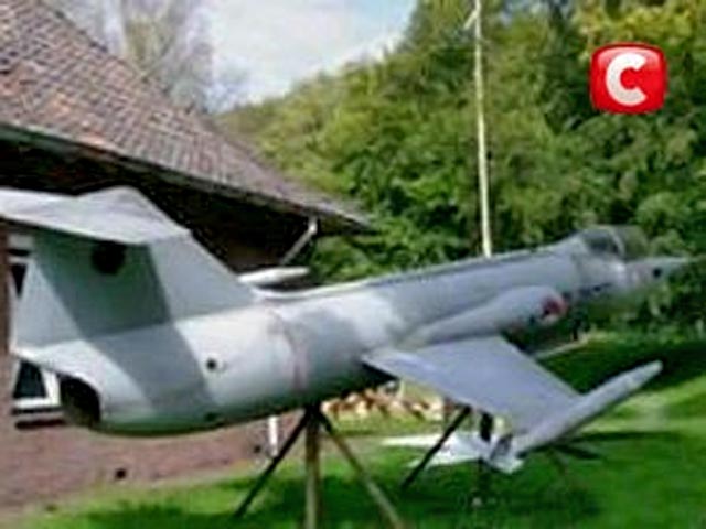 Из музея авиационной техники в городе Арнем на востоке Нидерландов пропал реактивный истребитель F104 Starfighter - точнее, его уменьшенная в масштабе 1:2 копия
