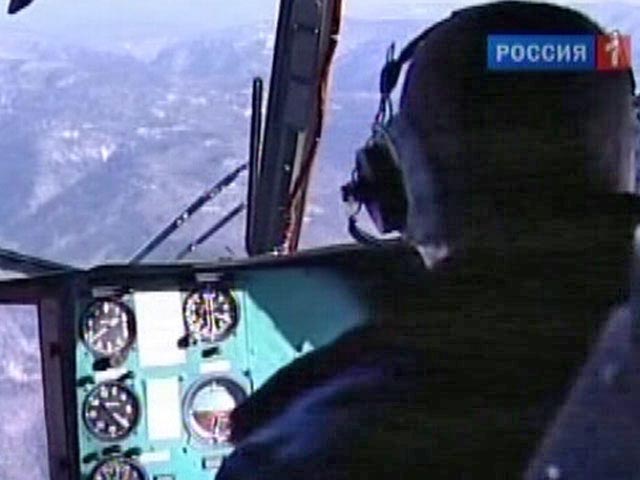 В течение дня в зоне чрезвычайной ситуации не прекращался мониторинг обстановки с воздуха. Для авиаразведки были привлечены самолет Ил-38 Тихоокеанского флота, вертолет Ми-8 сахалинской компании "Авиашельф" и самолет Ан-74 МЧС России