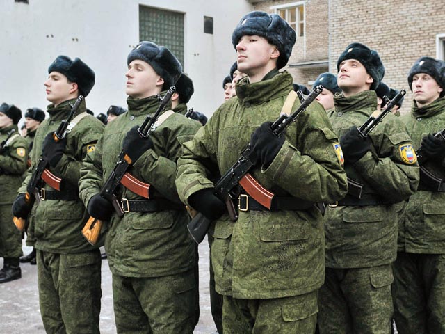 Разговоры об отказе от автоматов Калашникова - это глупость, объявил министр обороны