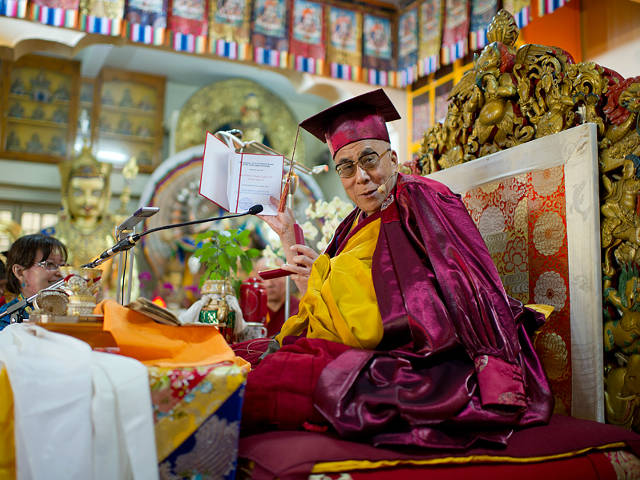 Звание почетного профессора присвоено Далай-ламе за вклад в решение проблем человечества, защиту прав и свобод, охрану окружающей среды, укрепление духовно-нравственных основ общества и межрелигиозной гармонии