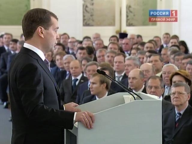 Реформы Медведева "не вызваны Болотной", но будут проведены срочно, объяснили в ЕР