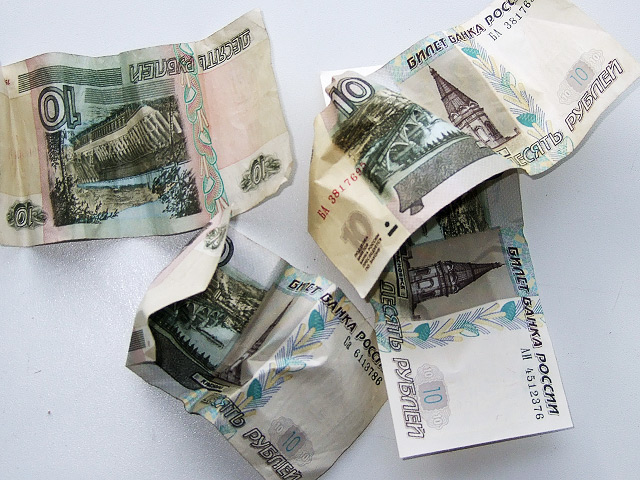 Центробанк, который еще в 2009 году отказался от выпуска банкнот достоинством в 10 рублей и заменил их монетами, в четвертом квартале снова заказал тираж десятирублевых купюр