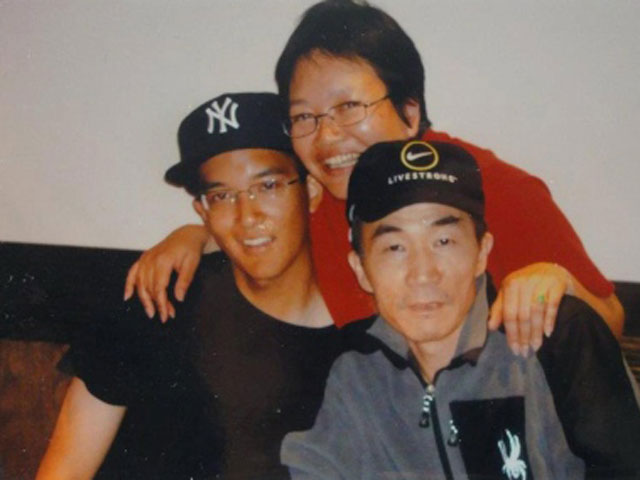 По данным расследования, жертвой травли со стороны командиров стал 19-летний рядовой Дэнни Чен, этнический китаец
