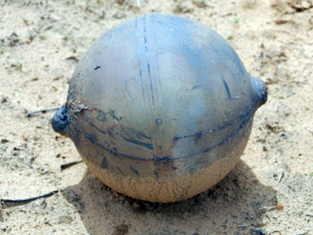 Загадочный металлический шар весом более шести килограммов, обнаруженный в Намибии во второй половине ноября и до недавнего времени тщательно скрывавшийся властями этой страны, может оказаться частью третьей ступени российской ракеты-носителя "Союз-У"