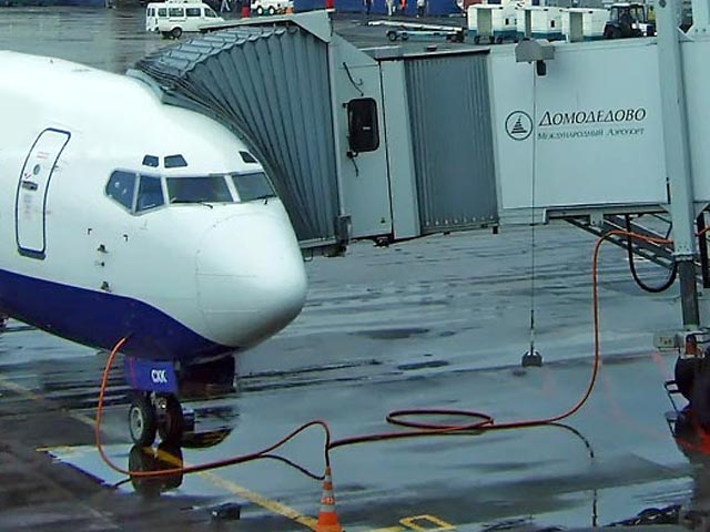 Направлявшийся в Таджикистан пассажирский Boeing вынужден был вернуться в "Домодедово" из-за разгерметизации салона, произошедшей на высоте 8 тыс. метров