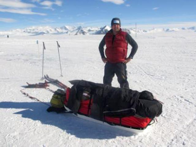 Бывший британский пожарный решил покорить Южный и Северный полюса без перерыва