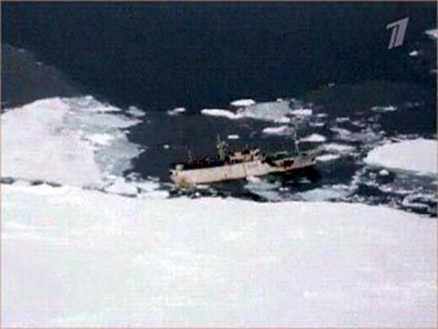 Два корабля, идущие на помощь терпящему бедствие у берегов Антарктиды российскому судну "Спарта", доберутся к месту аварии 25 декабря. Об этом сообщили сегодня в центре координации спасательных операций Новой Зеландии