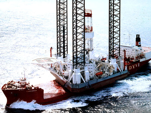 Платформа "Кольская" затонула при буксировке в Охотском море во время шторма 18 декабря. На ее борту в это время находились 67 человек