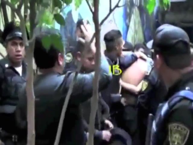 В Мексике арестованы пять полицейских, которых опознали на "пыточном" видео с портала YouTube