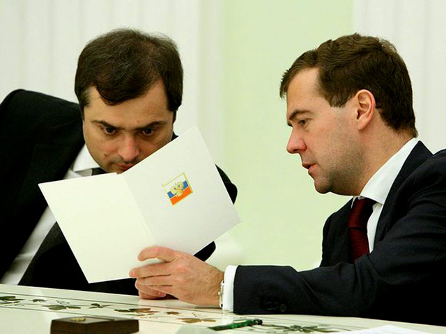 Зато бывший министр финансов России Алексей Кудрин считает, что назначение Суркова на должность вице-премьера означает курс на продолжение политической реформы