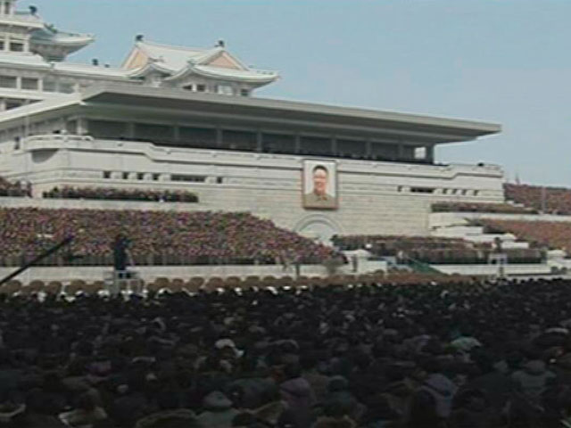 В КНДР во второй день прощания с умершим 17 декабря лидером страны Ким Чен Иром прошел мемориальный митинг