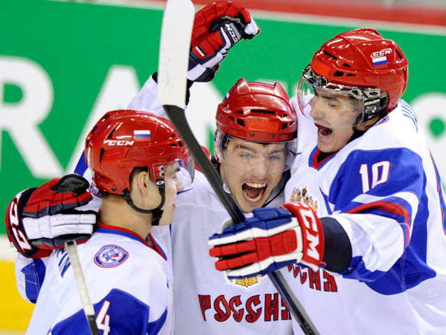Хоккеисты молодежной сборной России по хоккею, составленной из игроков не старше 20 лет, на чемпионате мира в Канаде нанесли поражение сверстникам из сборной Словакии со счетом 3:1