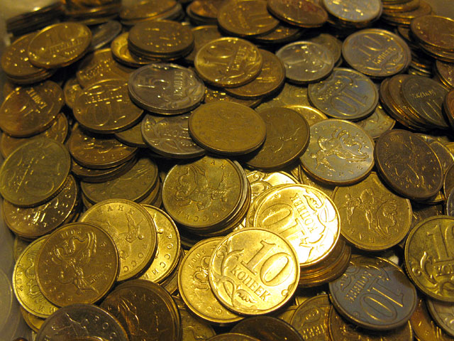 Житель Орловского района Орловской области отдал долг своей бывшей супруге мелкими монетами, потянувшими на 40 килограммов