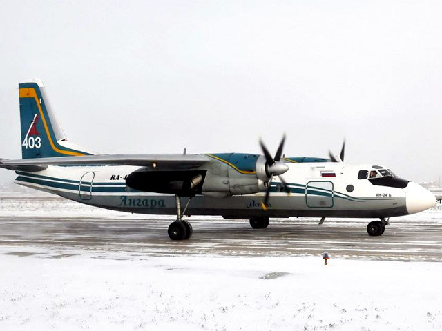 Пассажирский самолет Ан-24 авиакомпании "Ангара", собиравшийся лететь в Горно-Алтайск, совершил в пятницу вынужденную посадку в новосибирском аэропорту "Толмачево"
