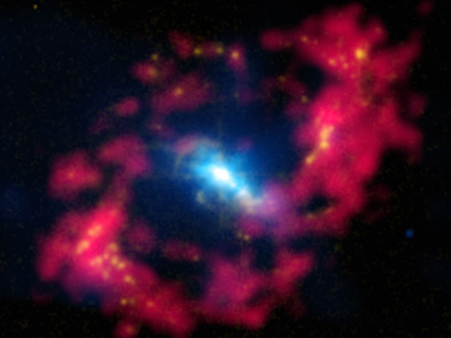 Американские ученые обнаружили в космосе "огромный глаз", сделав снимки галактики NGC 4151, также известной как "Око Саурона"