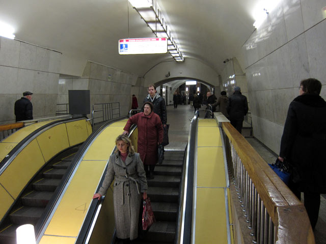 Московское метро в новогоднюю ночь будет работать до 2:00, наземный транспорт - до 3:00