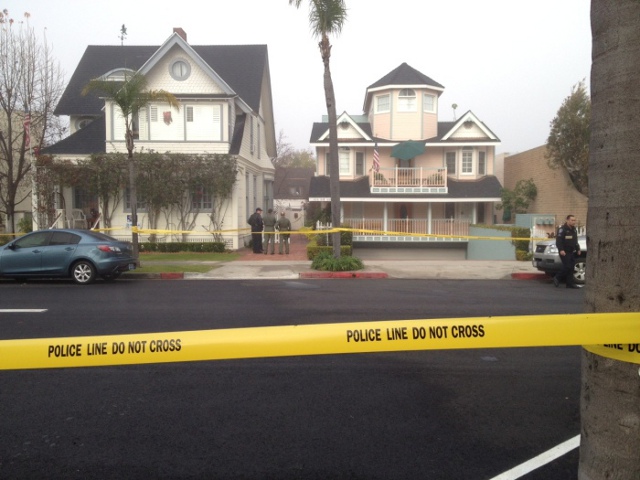 Четыре человека погибли в результате стрельбы в новогоднюю ночь в жилом доме на полуострове Коронадо близ Сан-Диего (штат Калифорния)