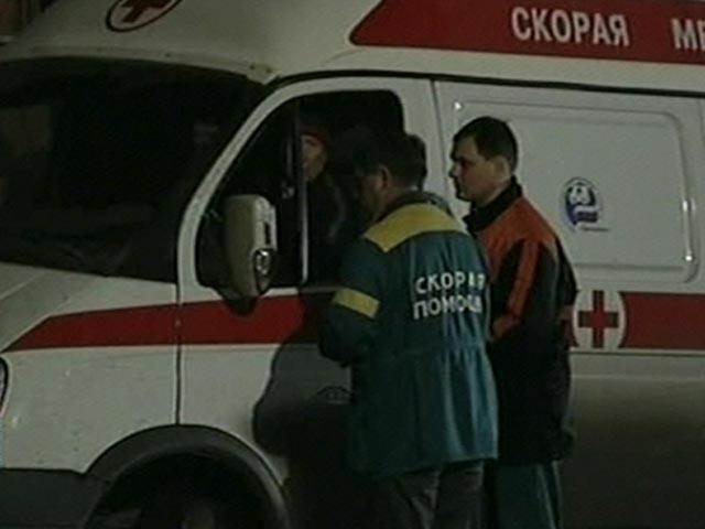 Шесть человек, в их числе - трое детей, пострадали в результате столкновения трех автомобилей на юге Москвы в понедельник вечером
