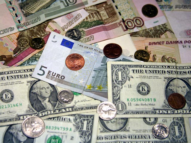 Первая в 2012 году торговая сессия на российском валютном рынке ММВБ началась с укрепления курса рубля по отношению к доллару, евро и бивалютной корзине