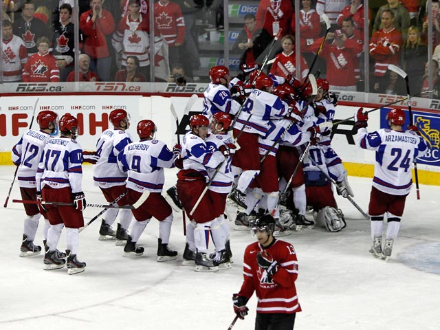 Сборная России со счетом 6:5 (2:0, 3:1, 1:4) победила сборную Канады в полуфинале Чемпионата мира - 2012 по хоккею среди молодежных команд, который проходит в Калгари