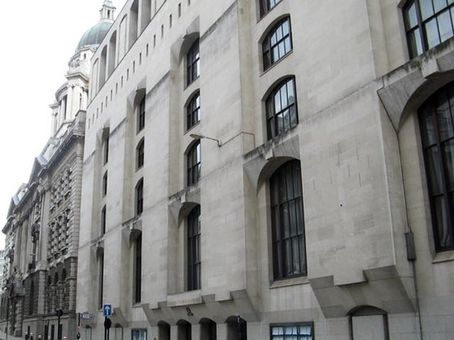 Лондонский суд Олд Бейли в среду вынес приговор по делу об убийстве чернокожего юноши Стивена Лоуренса в 1993 году, которое тогда шокировало всю Великобританию