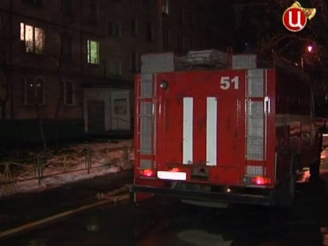 Один человек погиб, еще двое получили травмы в результате пожара в жилом доме на севере Москвы