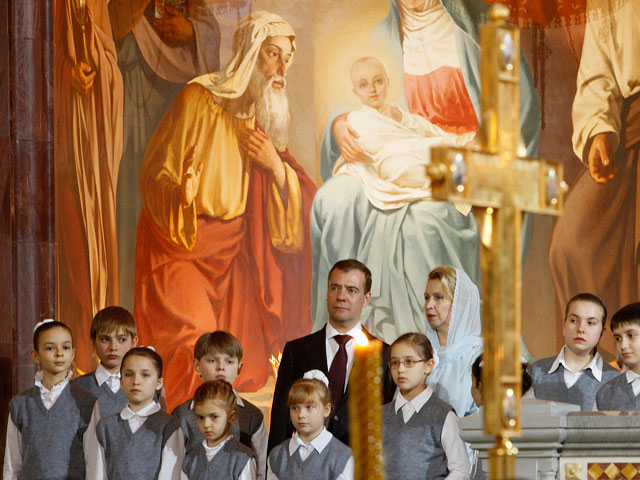 Медведев поздравил с Рождеством православных и всех христиан