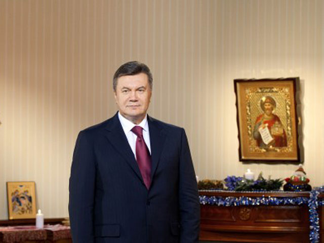 Президент страны Виктор Янукович в своем поздравлении выразил уверенность, что этот праздник объединяет и примиряет людей