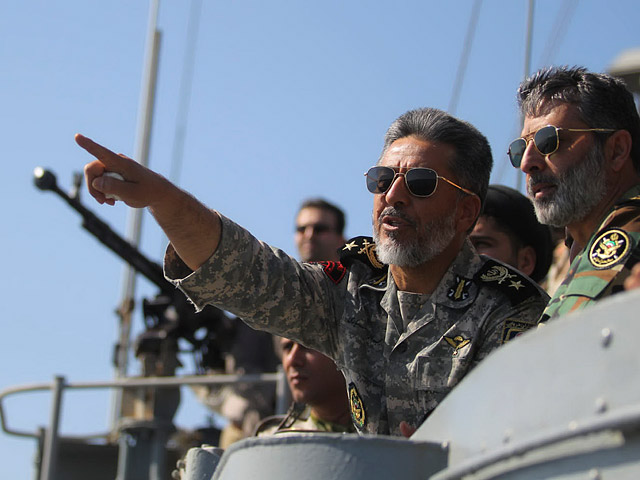 Попавших в беду иранцев выручил экипаж той самой авианосной группы, из-за которой Иран недавно грозил перекрыть Ормузский пролив