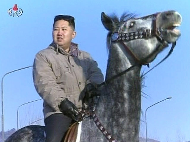 КНДР поздравила Ким Чен Ына с днем рождения званием "гениальнейший среди гениев"