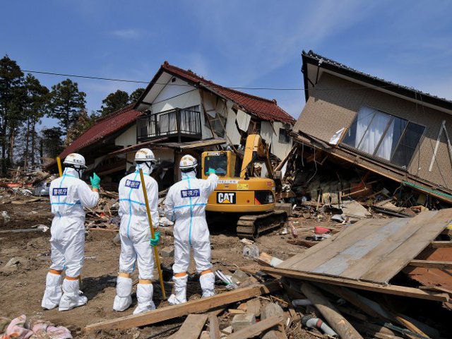 Население северо-западных районов центрального японского острова Хонсю, которые сильнее всего пострадали от прошлогодних мартовских ударов стихии, сократилось на 65 тысяч человек
