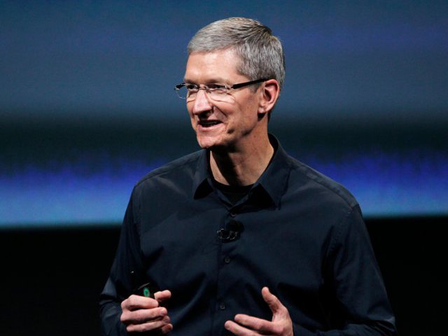 Нынешний глава Apple Тим Кук признан самым высокооплачиваемым руководителем компании в США по итогам 2011 года