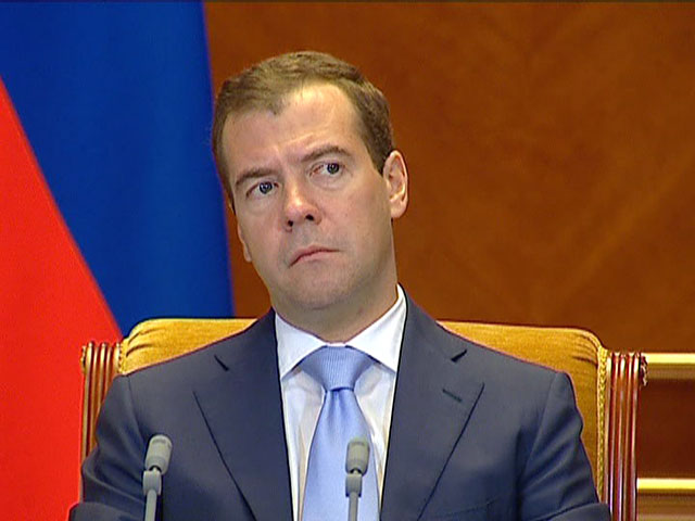 Президент России Дмитрий Медведев включил Васильевский спуск в перечень мест, где массовые мероприятия можно проводить только по решению главы государства
