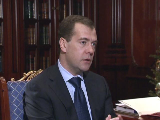 Россия будет в цивилизованном порядке решать вопрос с недобором Украиной объемов газа в 2012 году, заявил президент РФ Дмитрий Медведев